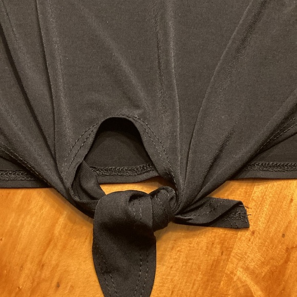 Anthony Richards Black with White Trim Top - Picture 9 of 9